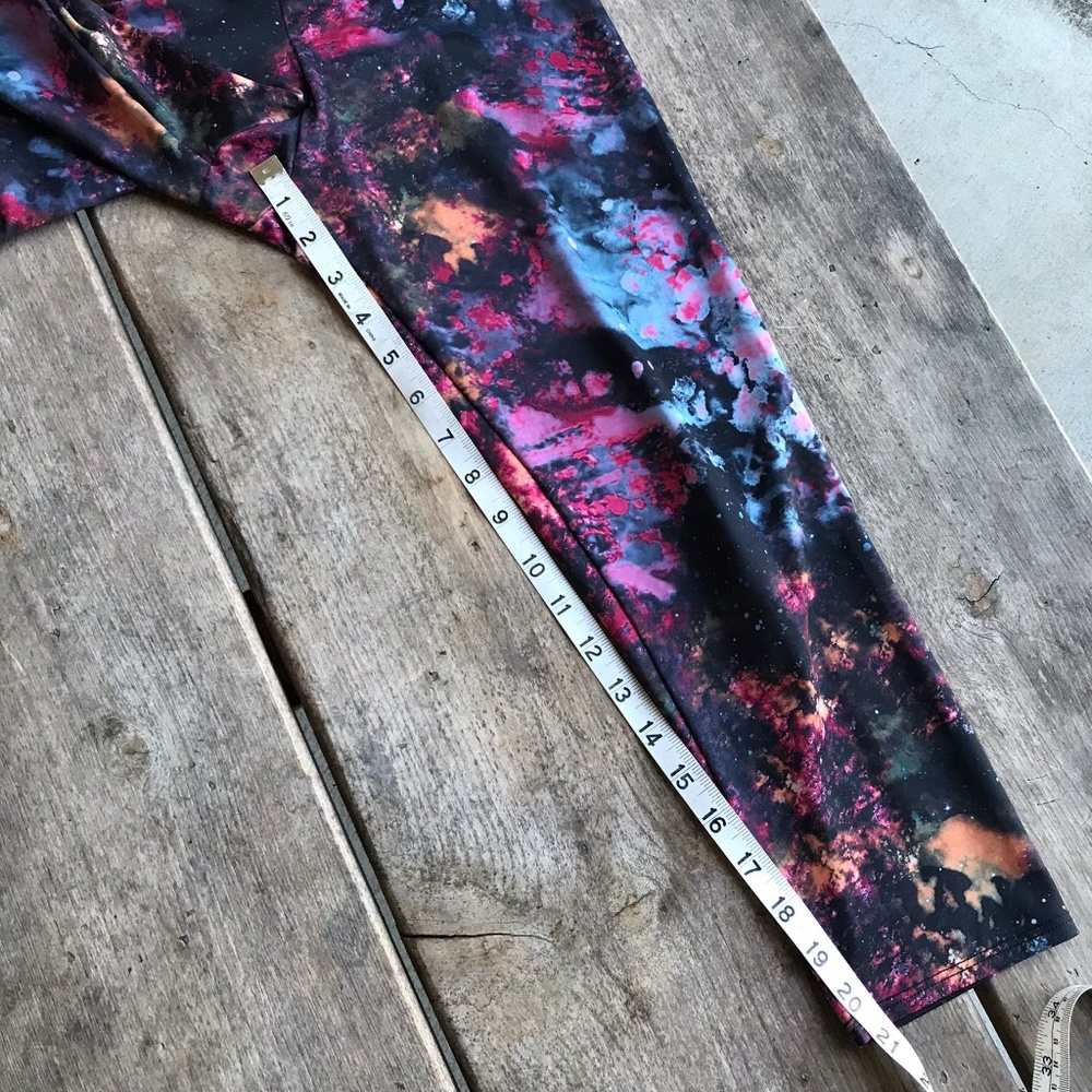 Onzie Galaxy Capri Miguel Leggings Pink Black XS - Picture 8 of 8